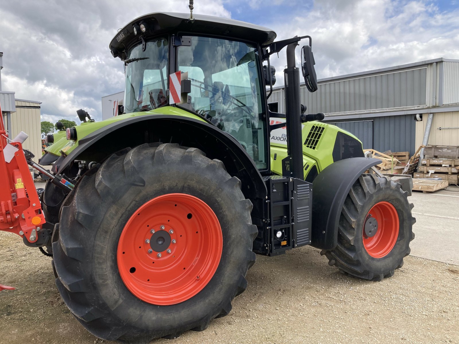 Traktor des Typs CLAAS AXION 810, Gebrauchtmaschine in LAIGNES (Bild 4)