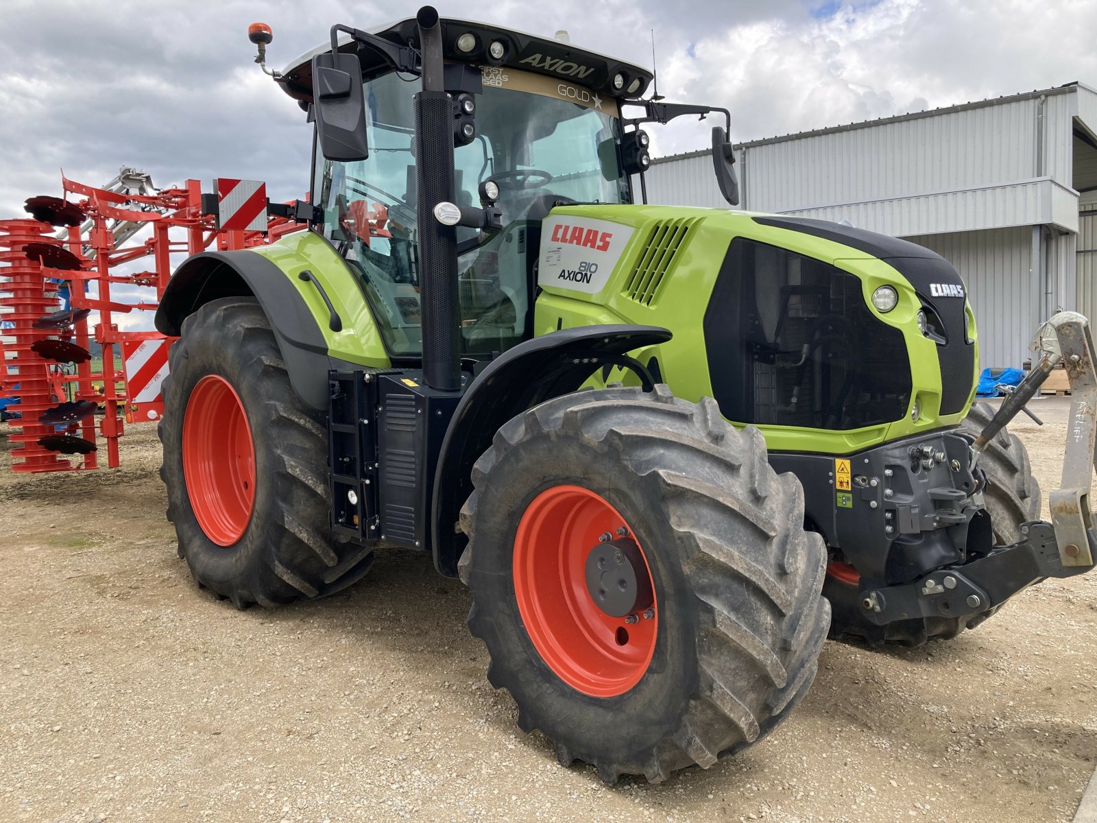 Traktor van het type CLAAS AXION 810, Gebrauchtmaschine in LAIGNES (Foto 2)