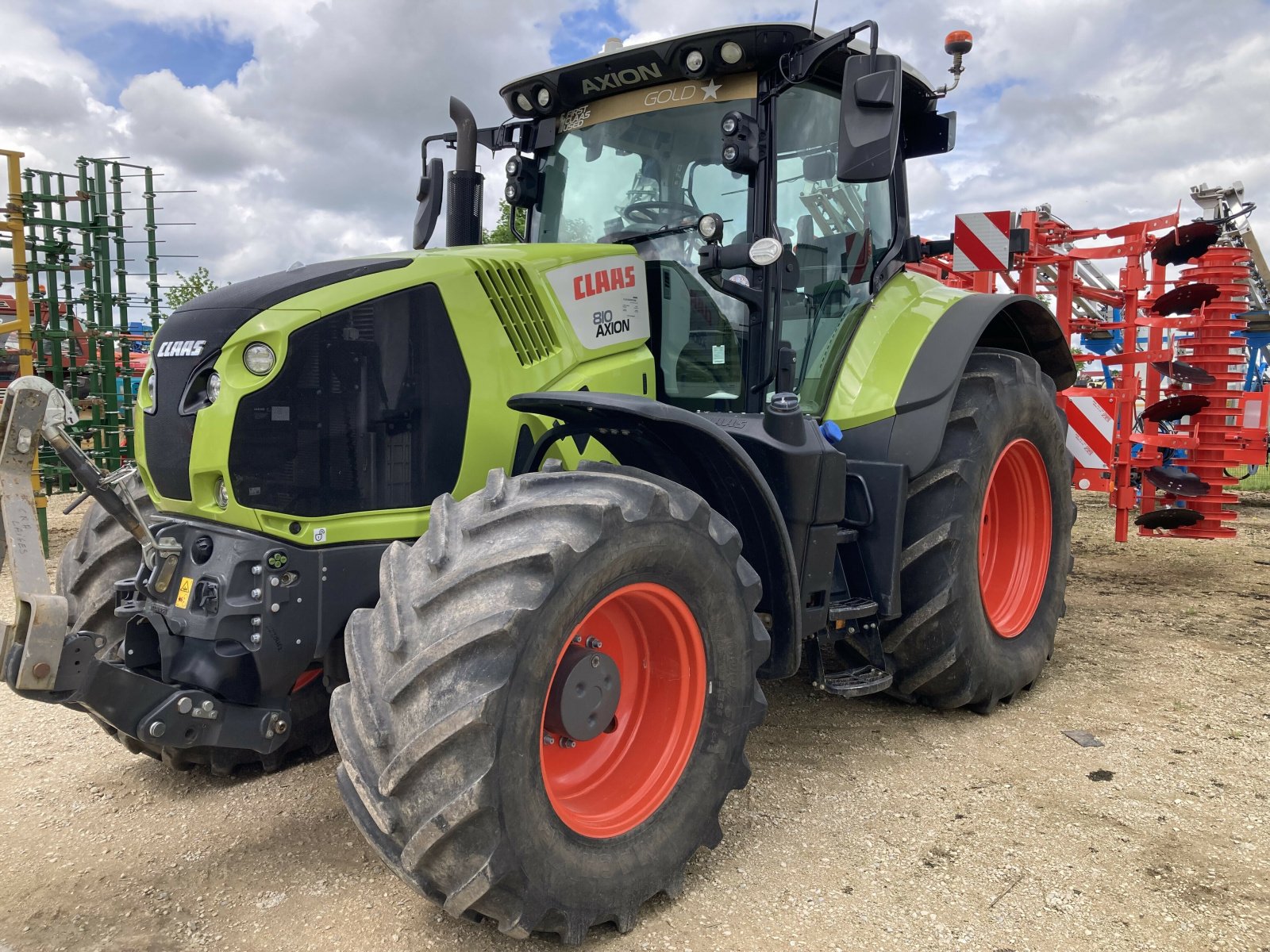 Traktor van het type CLAAS AXION 810, Gebrauchtmaschine in LAIGNES (Foto 1)