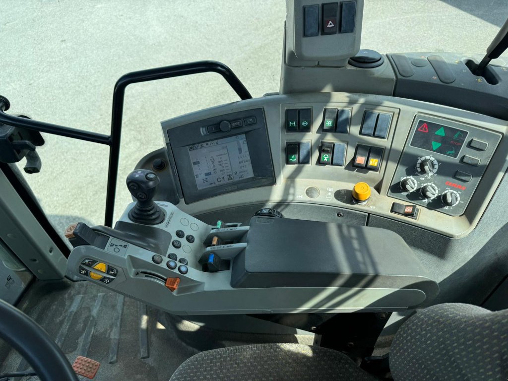 Traktor del tipo CLAAS AXION 820 CEBIS, Gebrauchtmaschine en GUERET (Imagen 9)