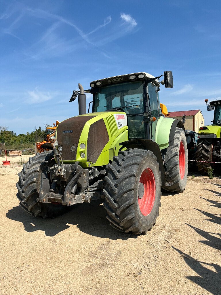 Traktor des Typs CLAAS AXION 820 CIS TRADITION, Gebrauchtmaschine in SAINT ANDIOL (Bild 2)