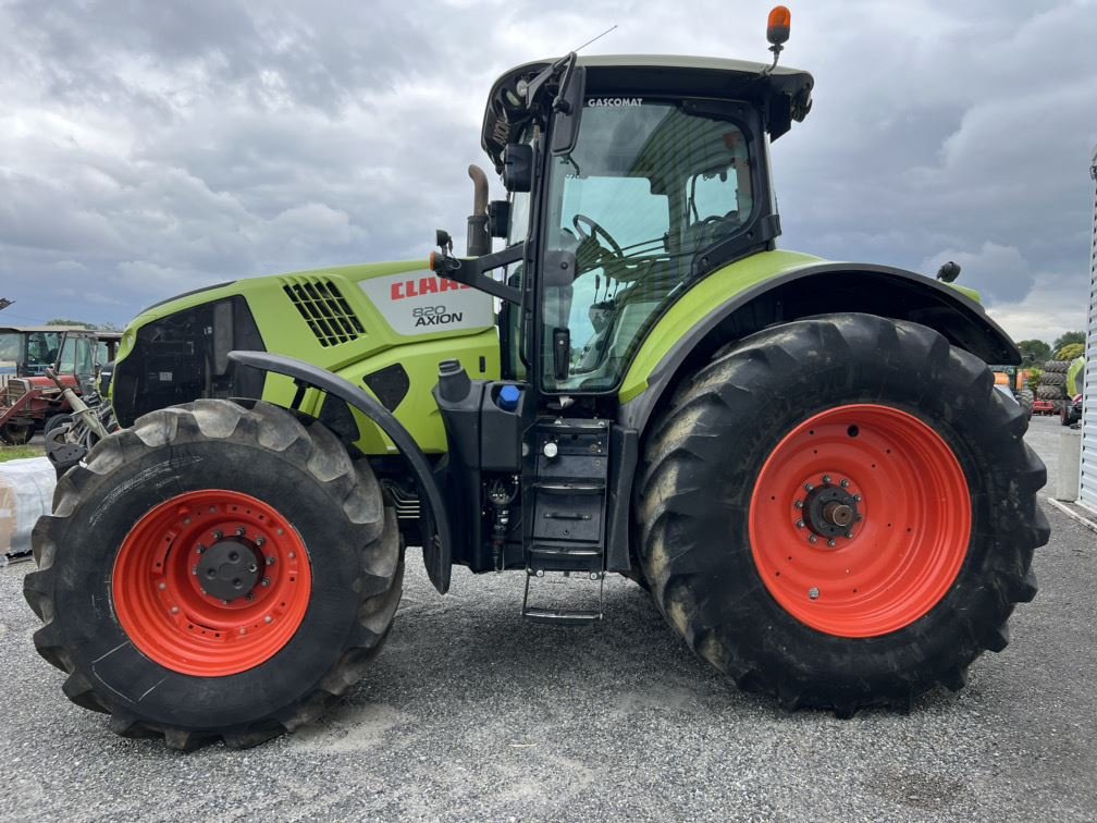 Traktor des Typs CLAAS AXION 820 CIS, Gebrauchtmaschine in Aubiet (Bild 8)