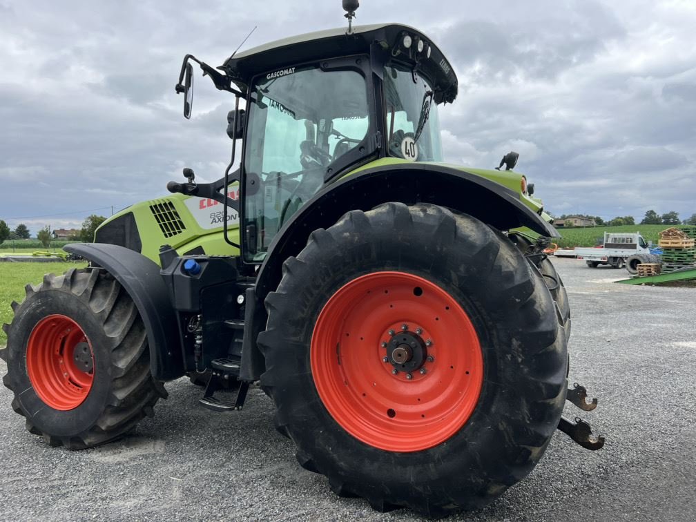 Traktor du type CLAAS AXION 820 CIS, Gebrauchtmaschine en Aubiet (Photo 4)