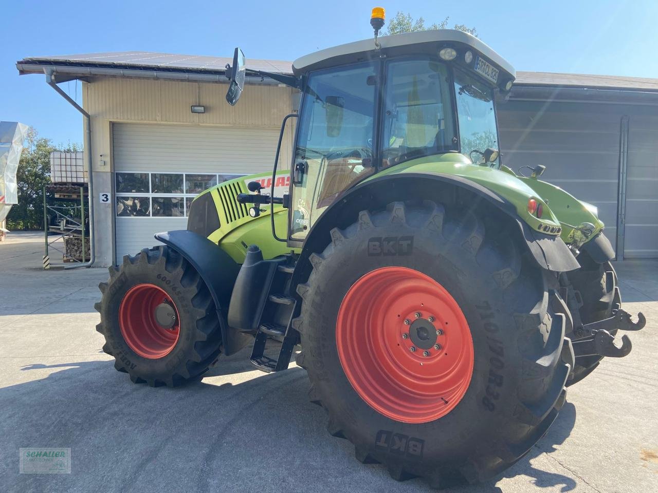 Traktor del tipo CLAAS Axion 820 Cmatic Vollaussattung top  Zustand, Gebrauchtmaschine en Geiselhöring (Imagen 4)