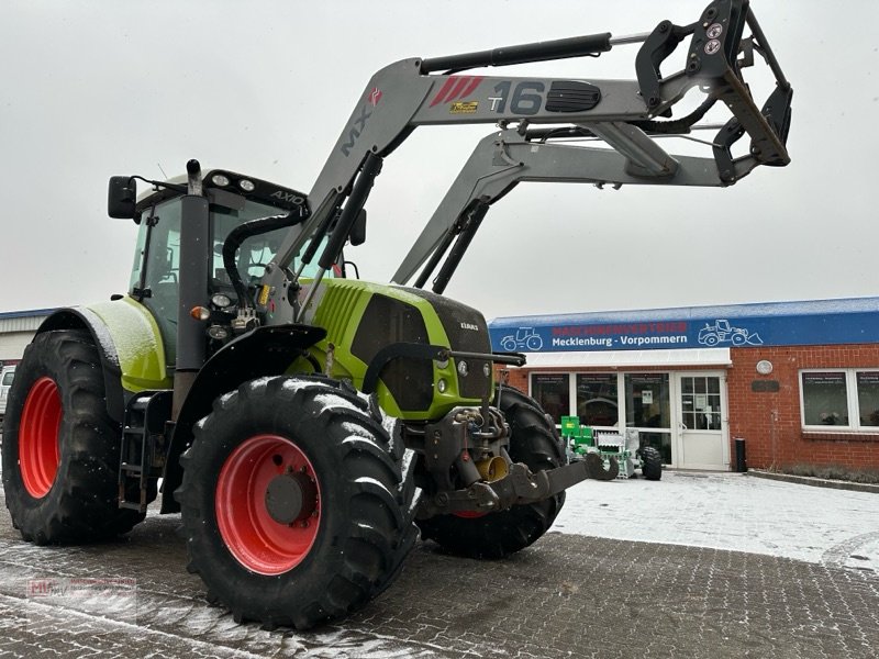 Traktor typu CLAAS Axion 820 HexaShift / 4900 Stunden, Gebrauchtmaschine v Neubrandenburg (Obrázok 1)