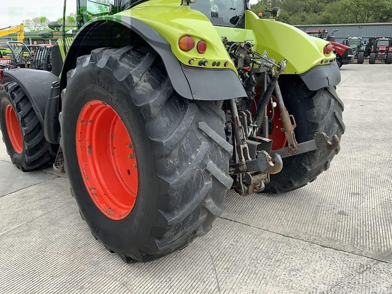 Traktor от тип CLAAS axion 820 tractor (st20874), Gebrauchtmaschine в SHAFTESBURY (Снимка 16)