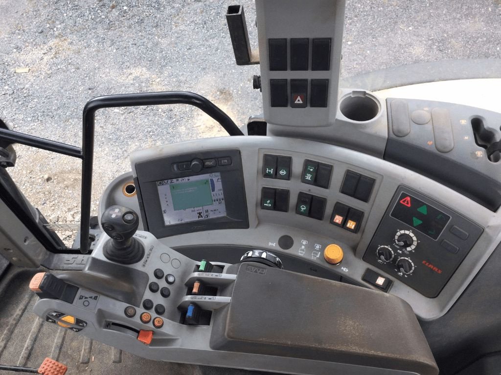 Traktor a típus CLAAS AXION 820, Gebrauchtmaschine ekkor: azerailles (Kép 7)