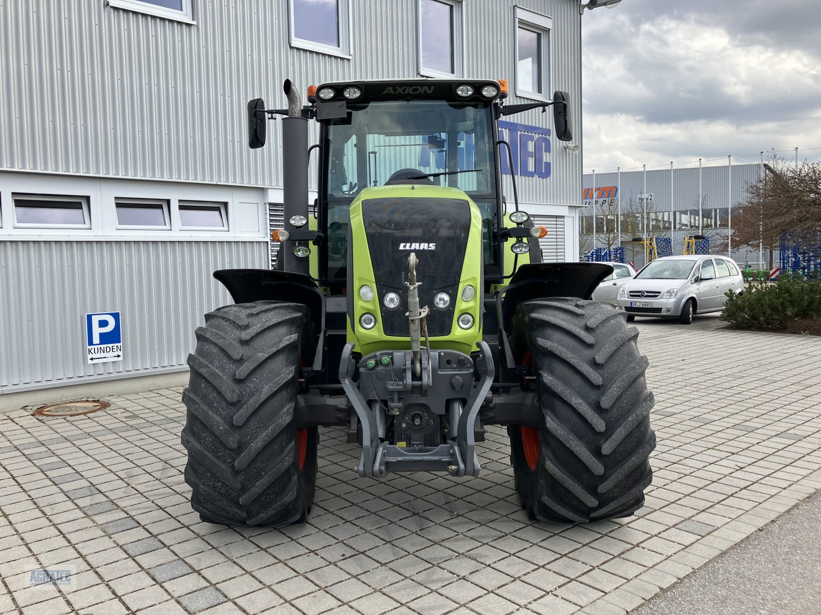 Traktor typu CLAAS Axion 820, Gebrauchtmaschine w Salching bei Straubing (Zdjęcie 4)