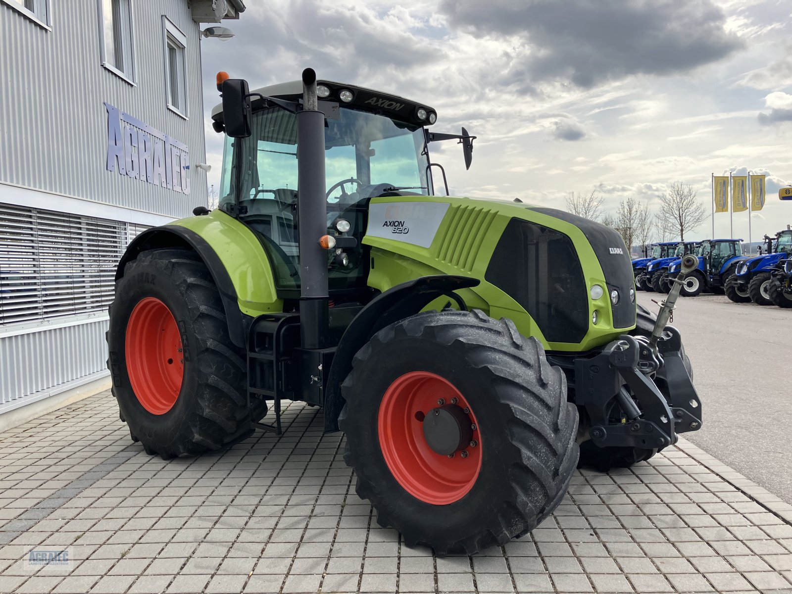 Traktor типа CLAAS Axion 820, Gebrauchtmaschine в Salching bei Straubing (Фотография 7)