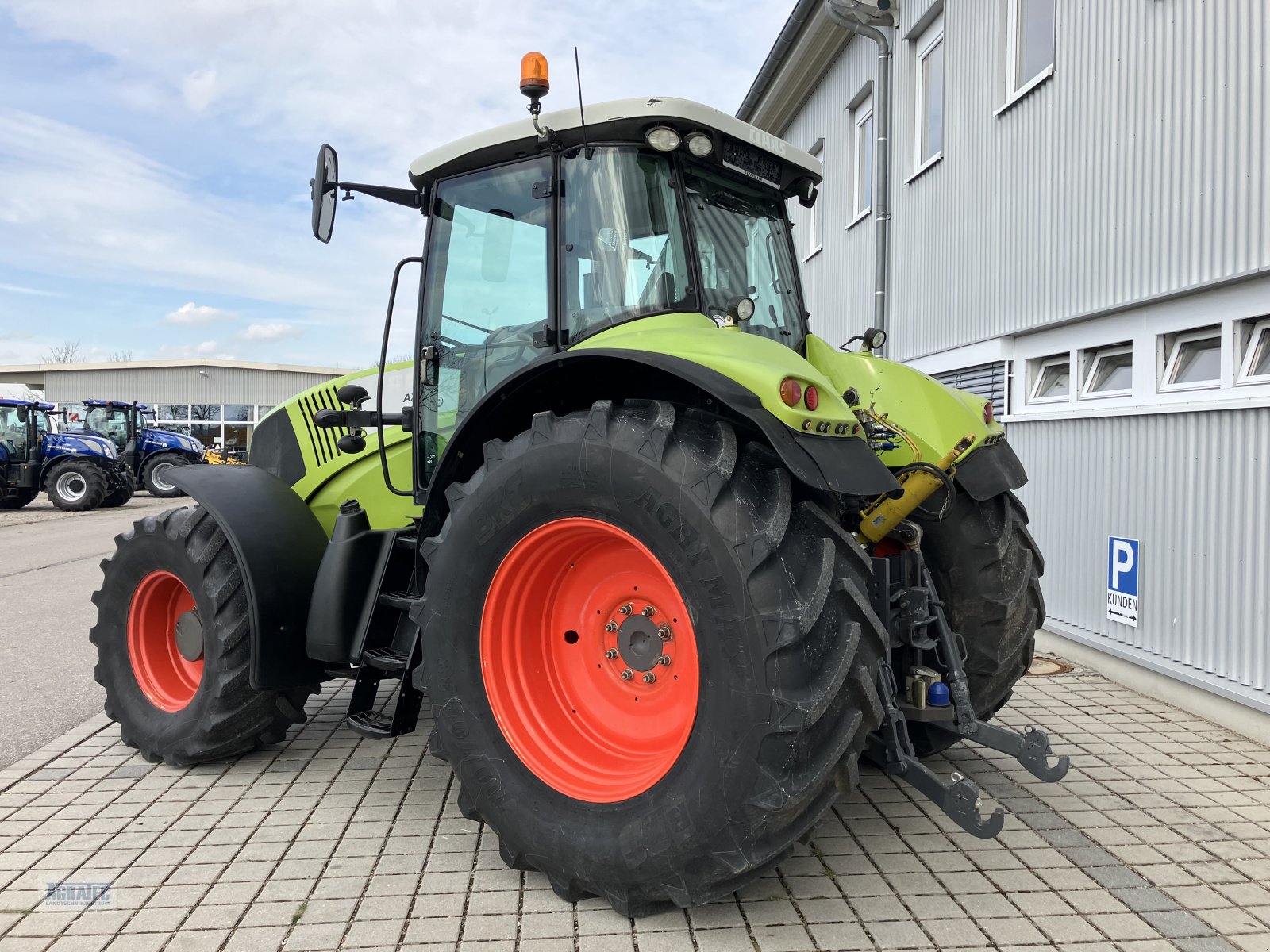 Traktor van het type CLAAS Axion 820, Gebrauchtmaschine in Salching bei Straubing (Foto 11)