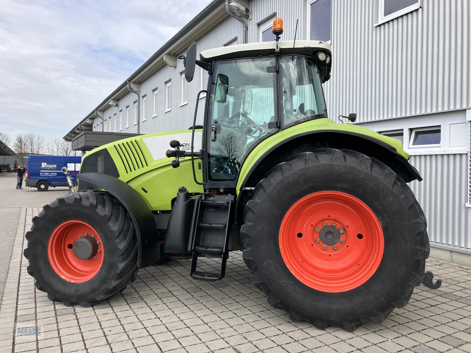 Traktor typu CLAAS Axion 820, Gebrauchtmaschine w Salching bei Straubing (Zdjęcie 12)