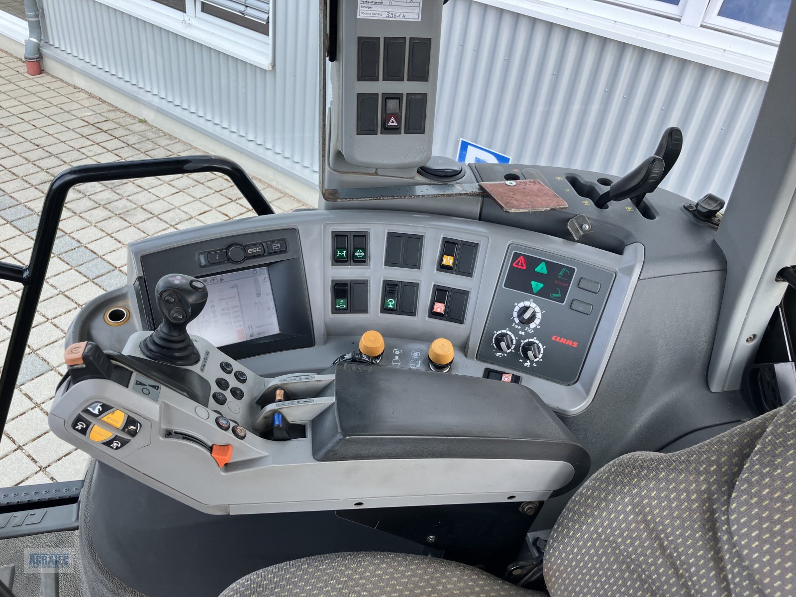 Traktor des Typs CLAAS Axion 820, Gebrauchtmaschine in Salching bei Straubing (Bild 16)