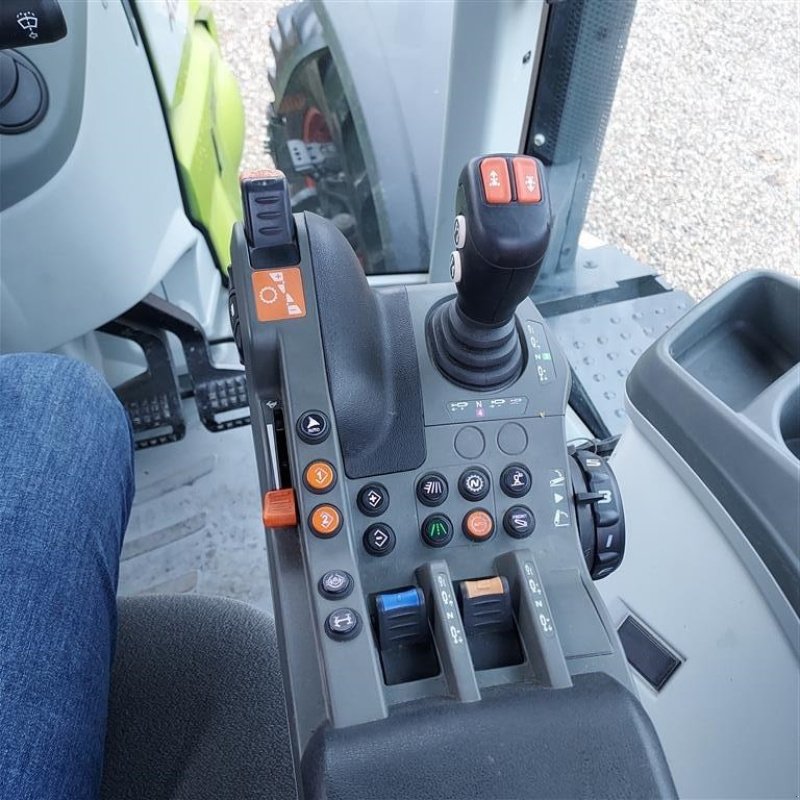 Traktor typu CLAAS AXION 830 CIS +, Gebrauchtmaschine v Mern (Obrázek 4)