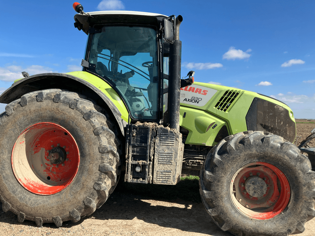 Traktor van het type CLAAS AXION 830 CIS, Gebrauchtmaschine in SAINT ANDIOL (Foto 1)