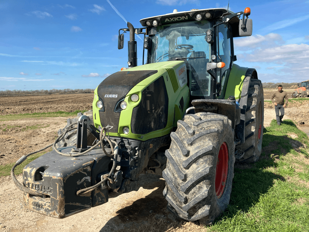 Traktor типа CLAAS AXION 830 CIS, Gebrauchtmaschine в SAINT ANDIOL (Фотография 2)