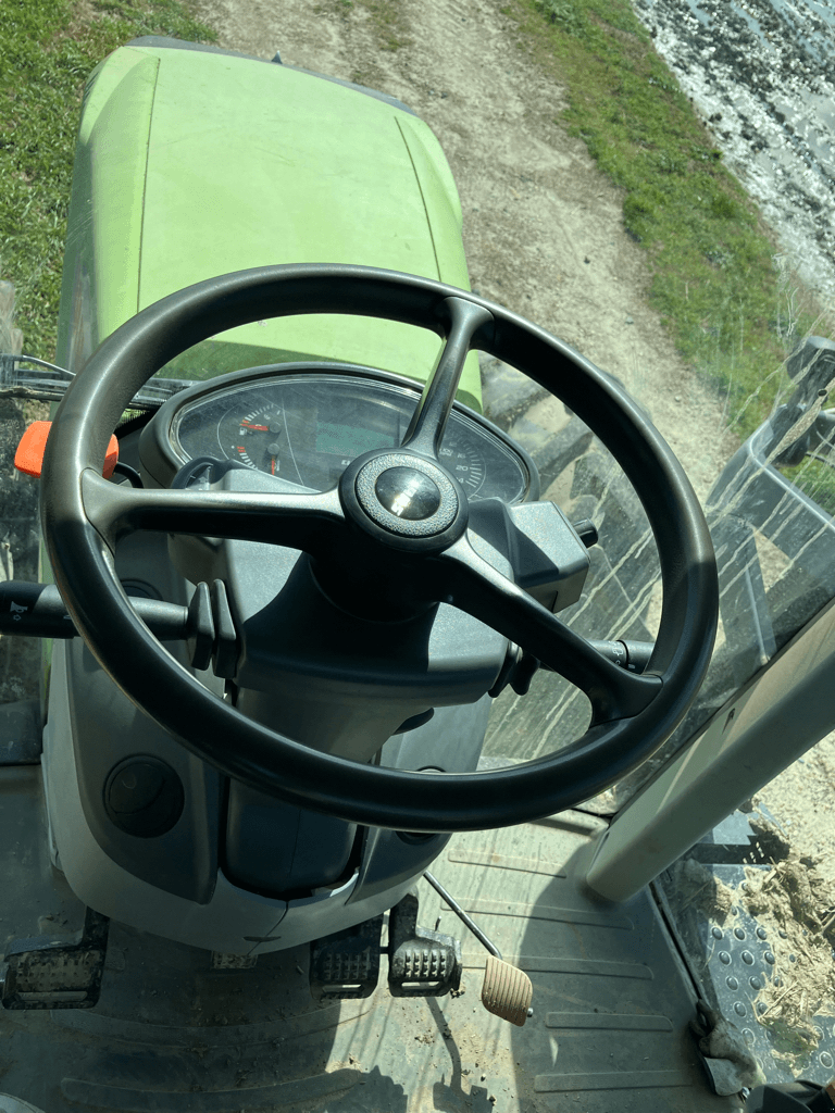 Traktor typu CLAAS AXION 830 CIS, Gebrauchtmaschine w SAINT ANDIOL (Zdjęcie 7)