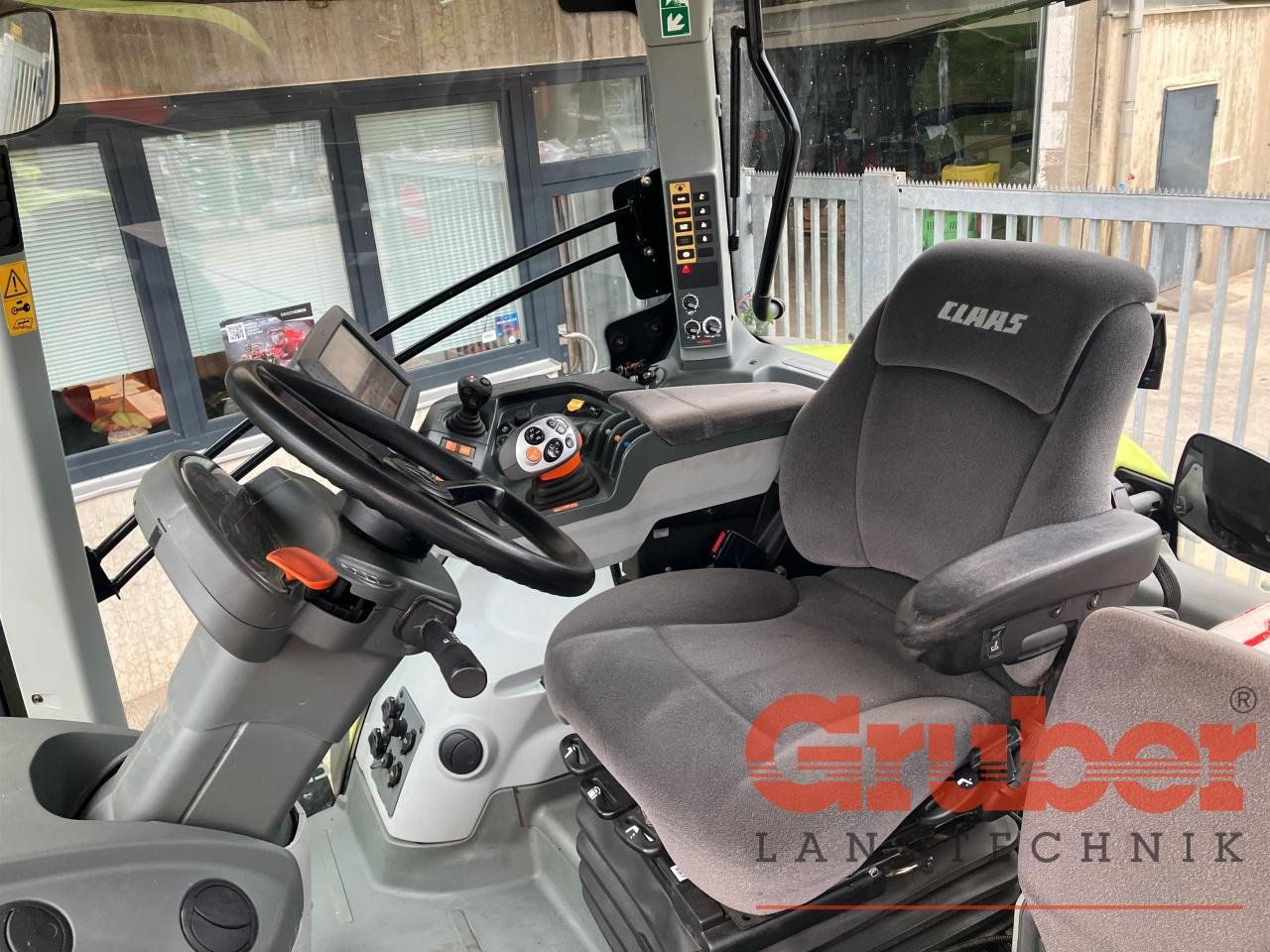 Traktor от тип CLAAS Axion 830 CMATIC CEBIS, Gebrauchtmaschine в Ampfing (Снимка 8)