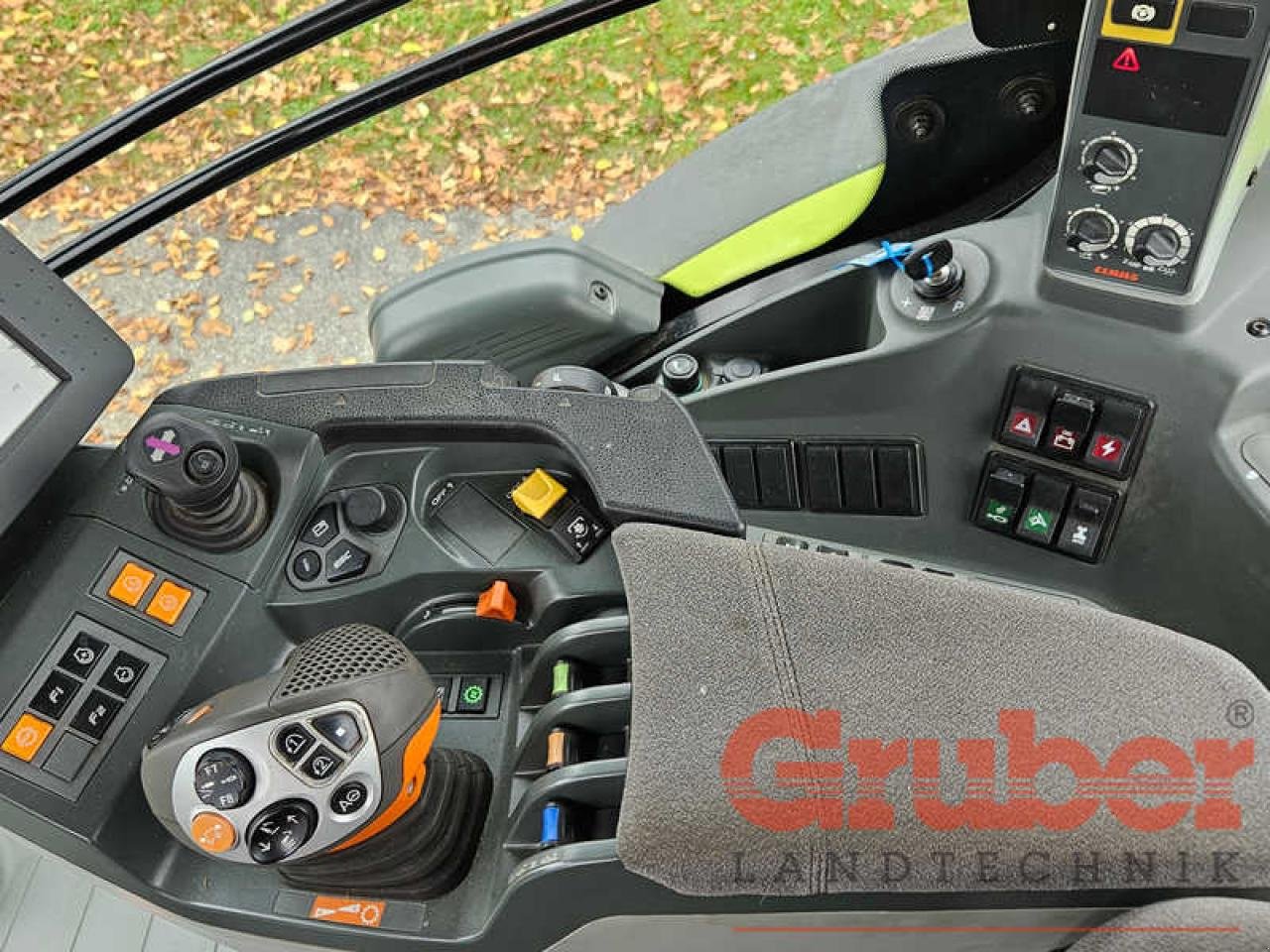 Traktor des Typs CLAAS Axion 830 CMATIC CEBIS, Gebrauchtmaschine in Ampfing (Bild 16)