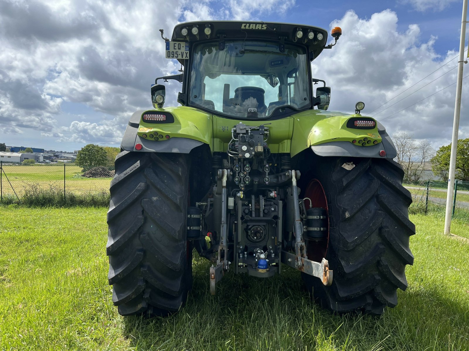 Traktor del tipo CLAAS AXION 830 CMATIC TRADITION, Gebrauchtmaschine en PONTIVY (Imagen 2)