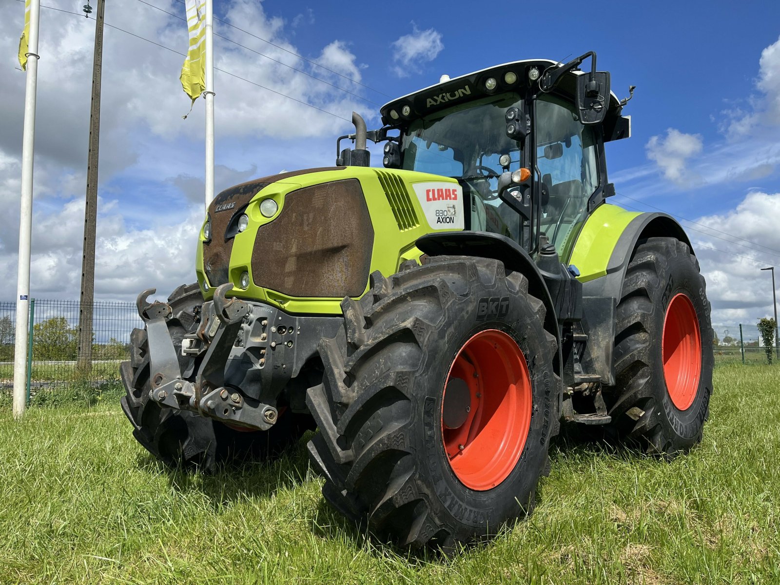 Traktor typu CLAAS AXION 830 CMATIC TRADITION, Gebrauchtmaschine v PONTIVY (Obrázok 1)