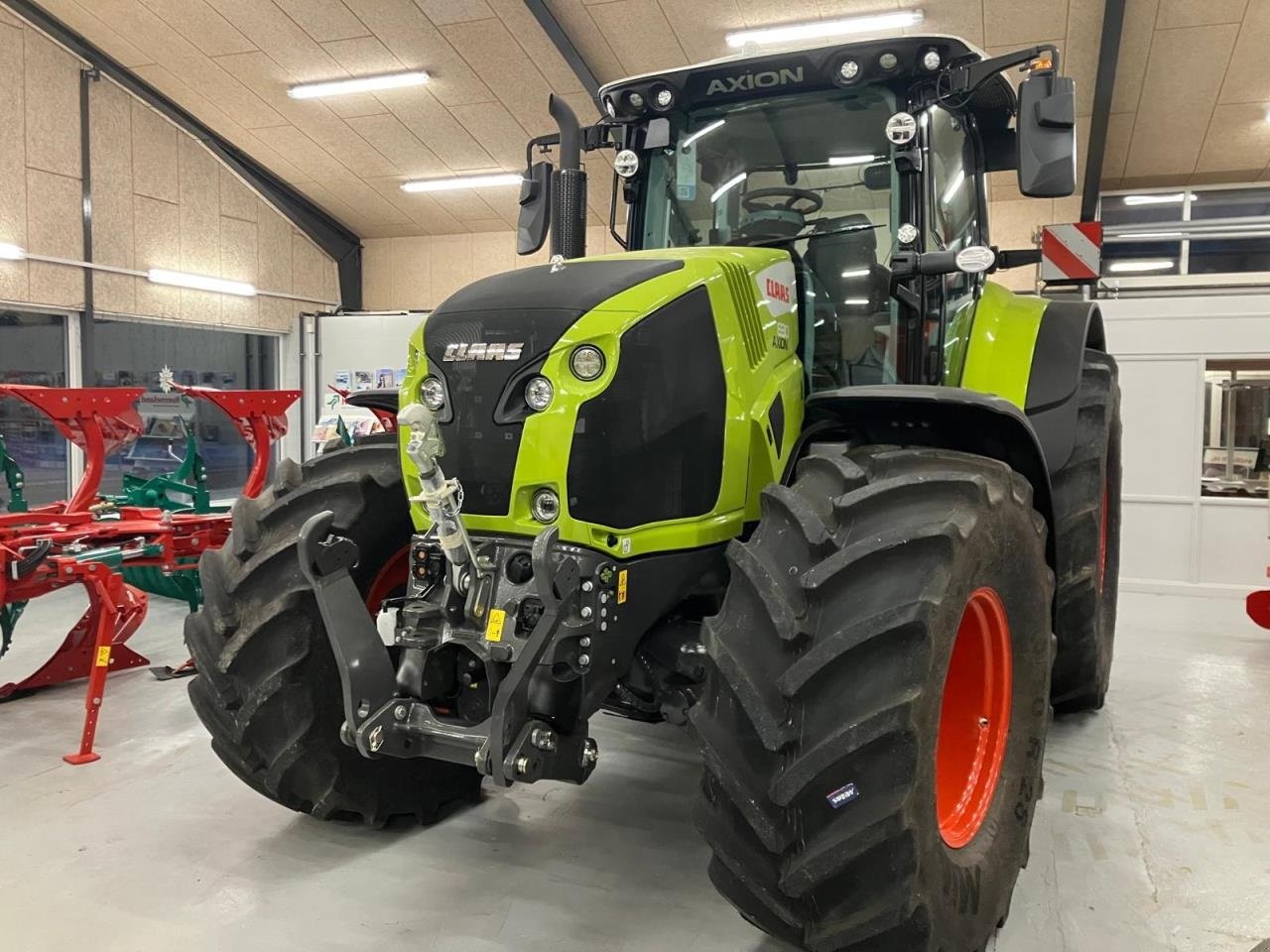 Traktor des Typs CLAAS AXION 830 CMATIC, Gebrauchtmaschine in Tim (Bild 4)