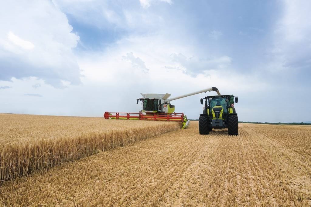 Traktor des Typs CLAAS Axion 830 Cmatic, Gebrauchtmaschine in Hinnerup (Bild 3)