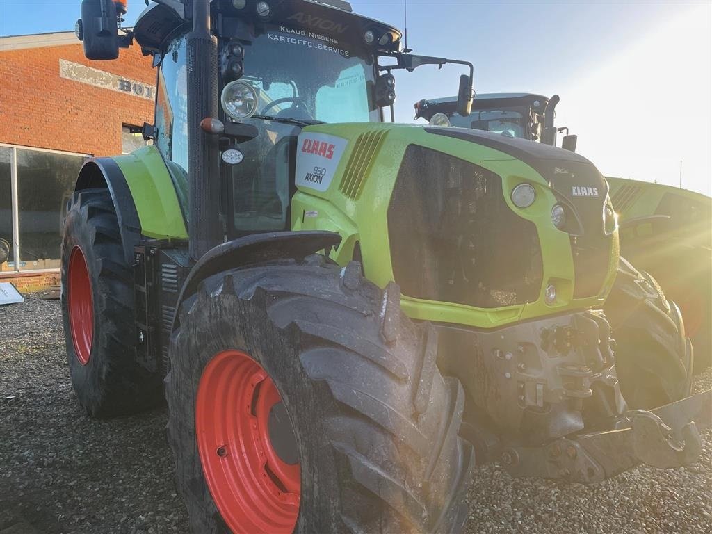 Traktor del tipo CLAAS AXION 830 CMATIC, Gebrauchtmaschine en Bredebo (Imagen 1)