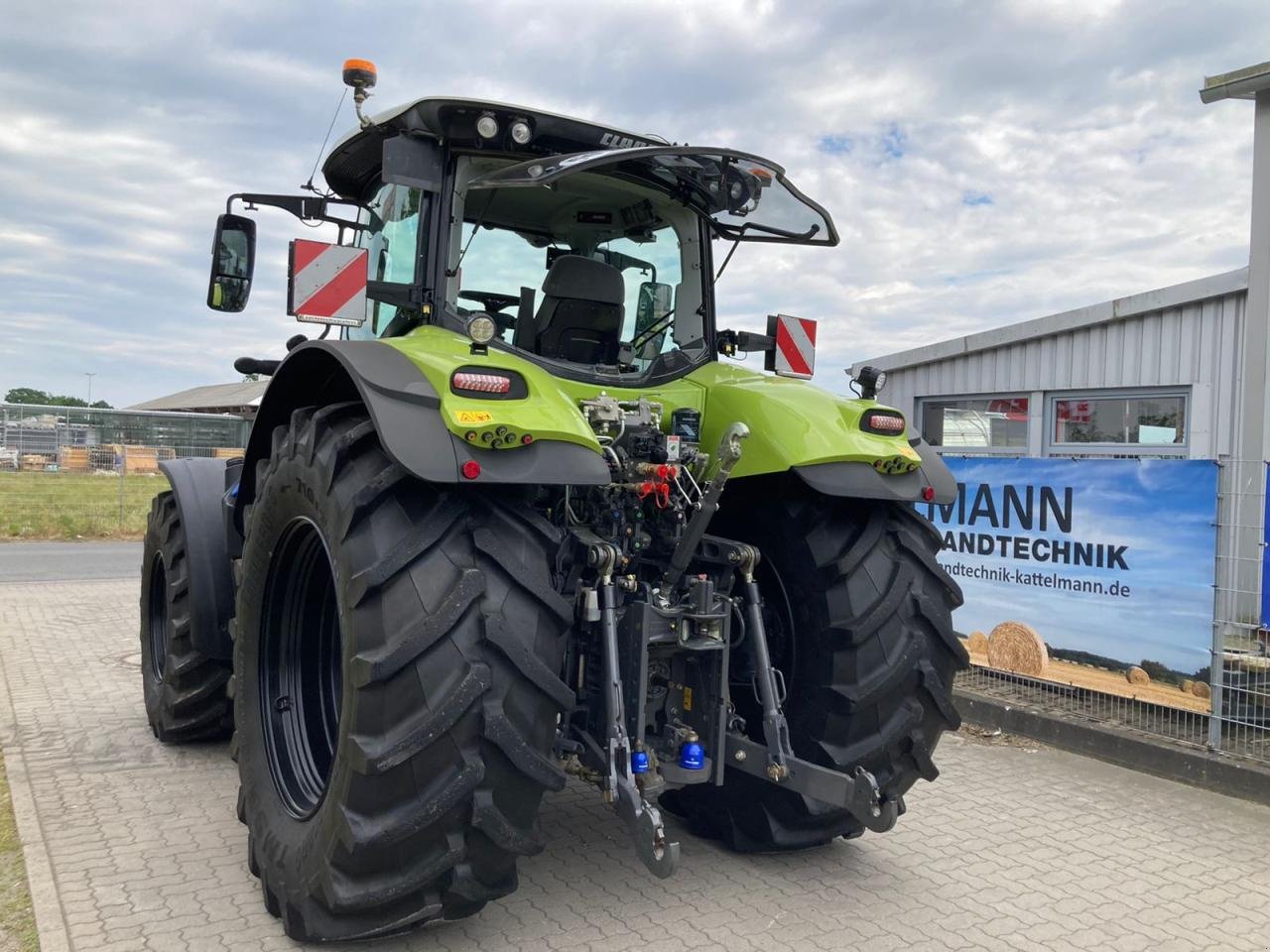 Traktor типа CLAAS Axion 830 CMatic, Gebrauchtmaschine в Stuhr (Фотография 4)