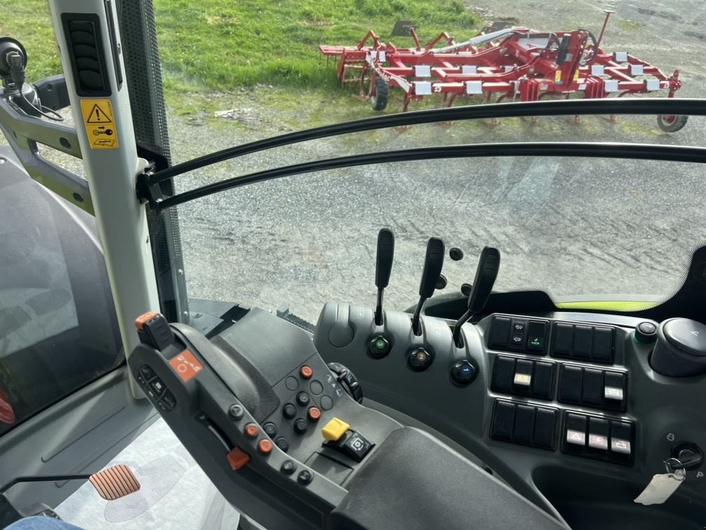 Traktor des Typs CLAAS AXION 830 HEXA ST5, Gebrauchtmaschine in Aubiet (Bild 10)