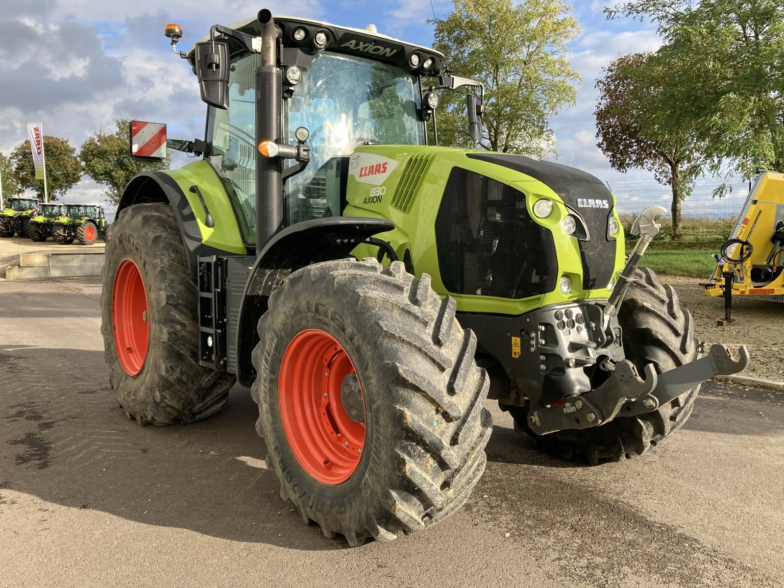 Traktor van het type CLAAS AXION 830 - S5 SUR MESURE, Gebrauchtmaschine in LAIGNES (Foto 2)