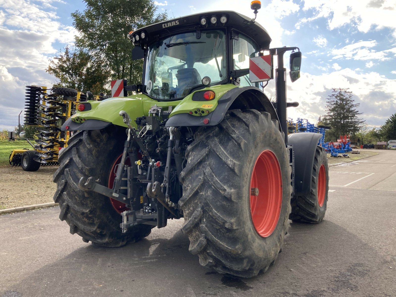 Traktor des Typs CLAAS AXION 830 - S5 SUR MESURE, Gebrauchtmaschine in LAIGNES (Bild 4)