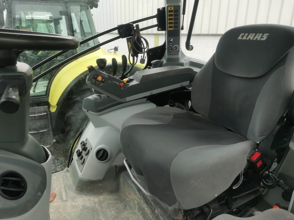 Traktor typu CLAAS AXION 830, Gebrauchtmaschine w Marolles (Zdjęcie 4)