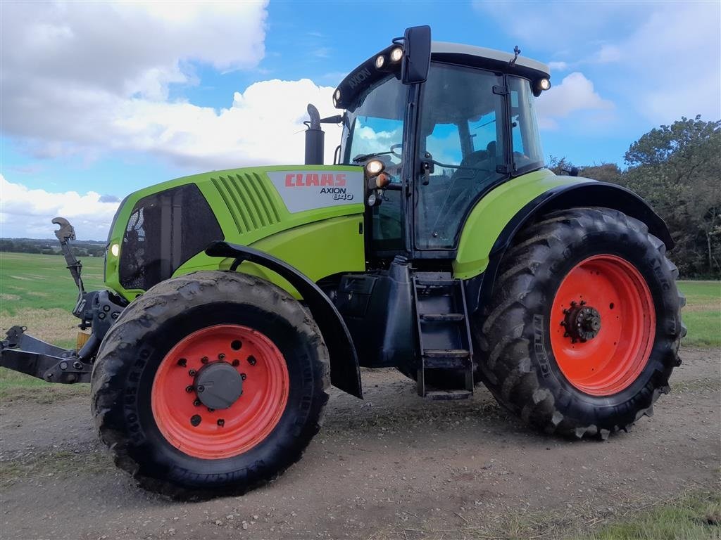 Traktor des Typs CLAAS AXION 840 CEBIS Front pto., Gebrauchtmaschine in Skive (Bild 4)