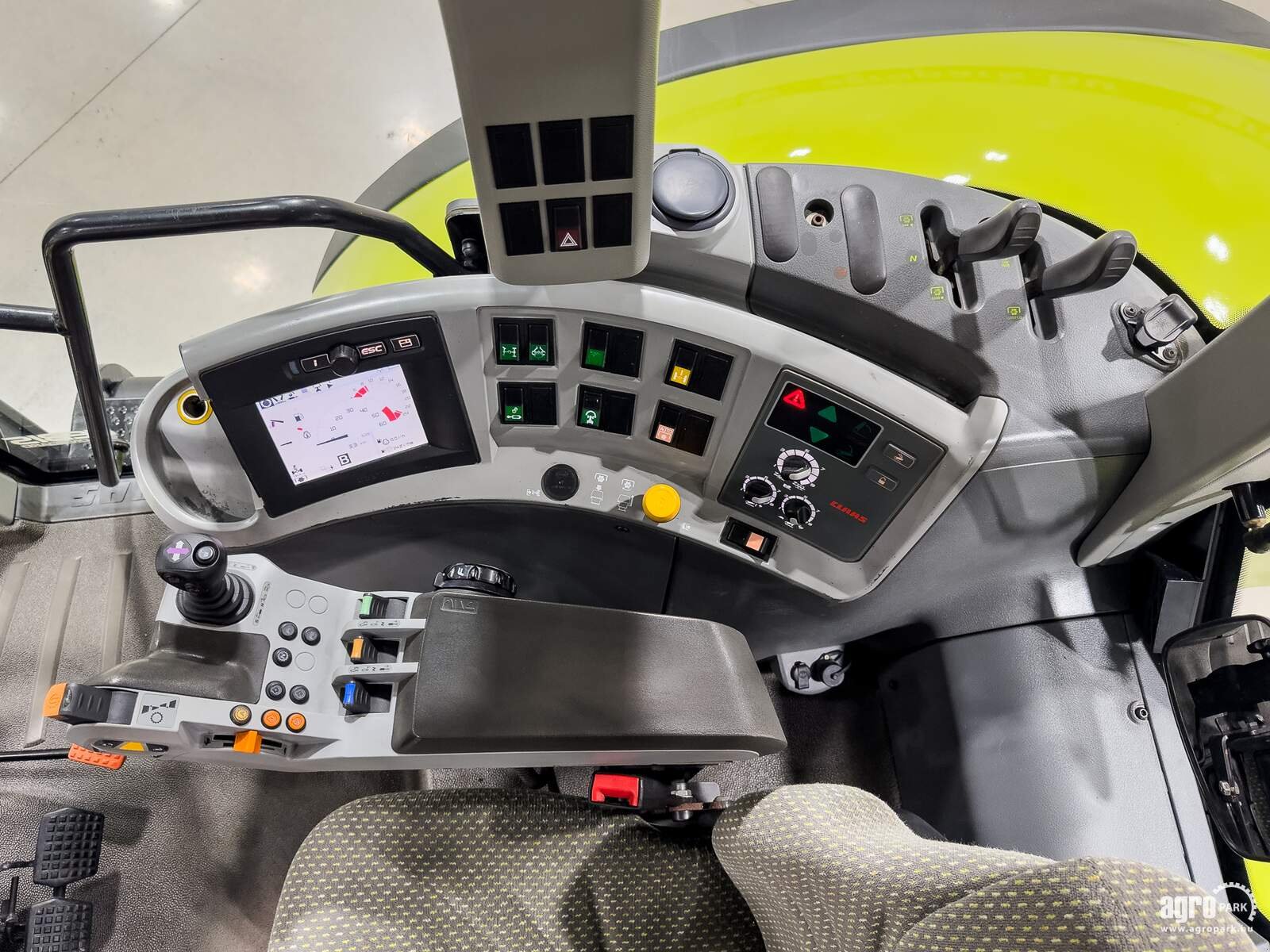 Traktor des Typs CLAAS Axion 840 CEBIS, Gebrauchtmaschine in Csengele (Bild 9)