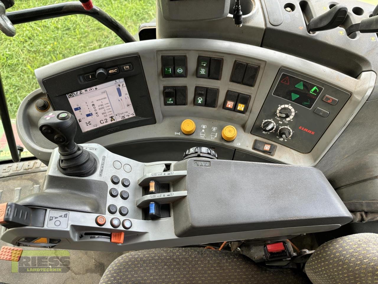 Traktor du type CLAAS AXION 850 CEBIS HEXASHIFT A30, Gebrauchtmaschine en Homberg (Ohm) - Maulbach (Photo 5)