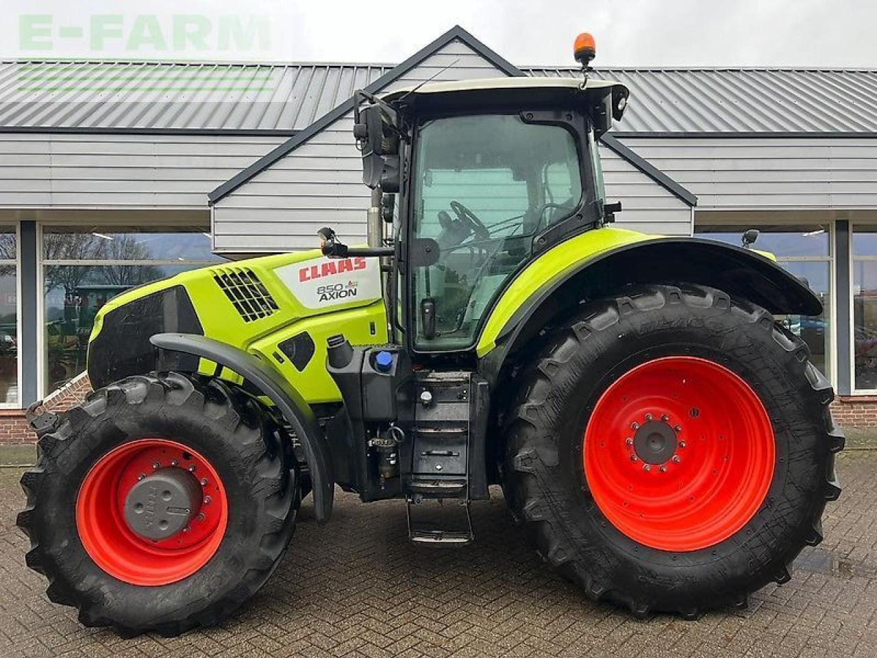 Traktor van het type CLAAS axion 850 cebis, Gebrauchtmaschine in ag BROEKLAND (Foto 2)