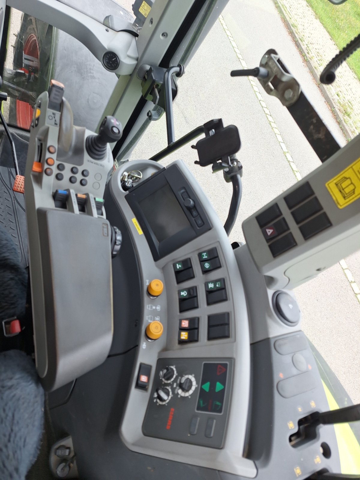 Traktor del tipo CLAAS Axion 850 CEBIS, Gebrauchtmaschine en Ochsenhausen (Imagen 10)