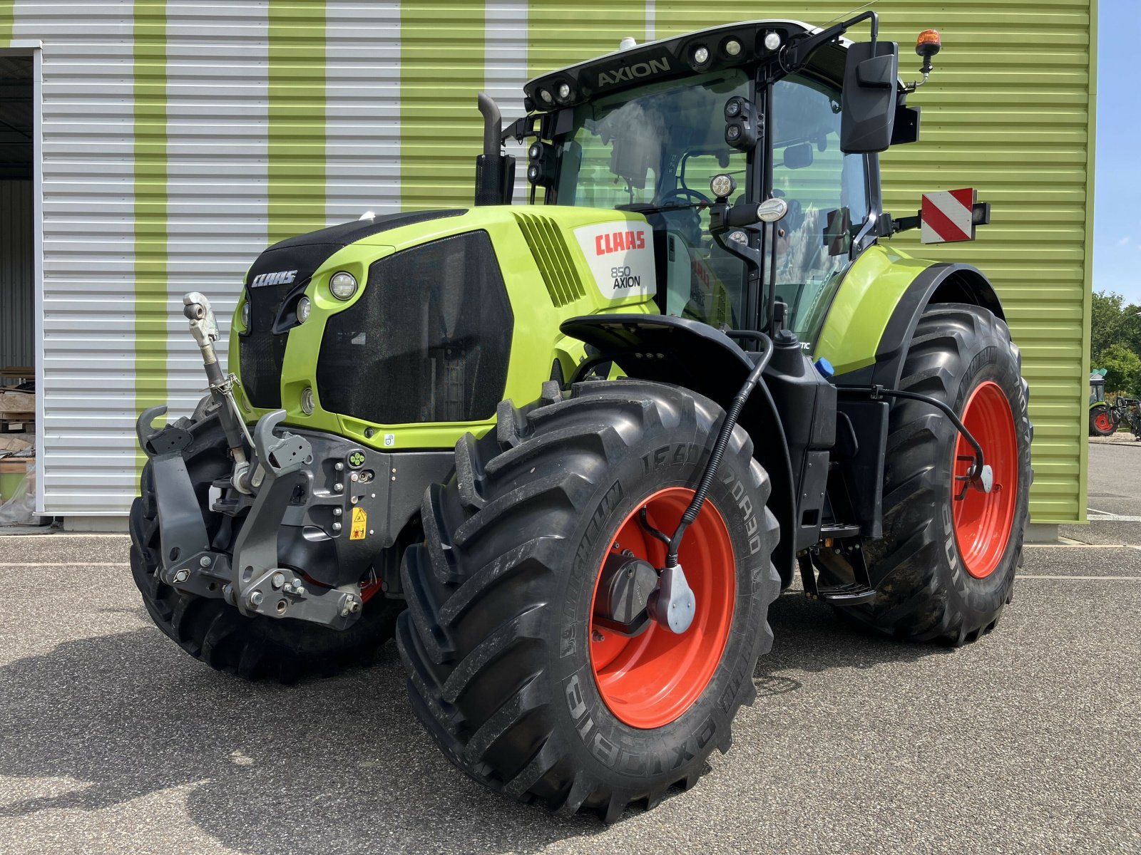 Traktor des Typs CLAAS AXION 850 CMATIC TELEGONFLAGE, Gebrauchtmaschine in ailias (Bild 1)