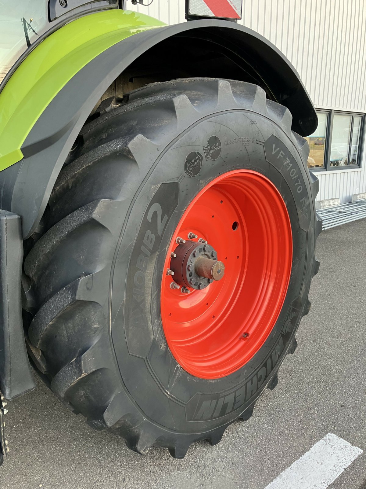 Traktor des Typs CLAAS AXION 850 CMATIC, Gebrauchtmaschine in BLENDECQUES (Bild 7)