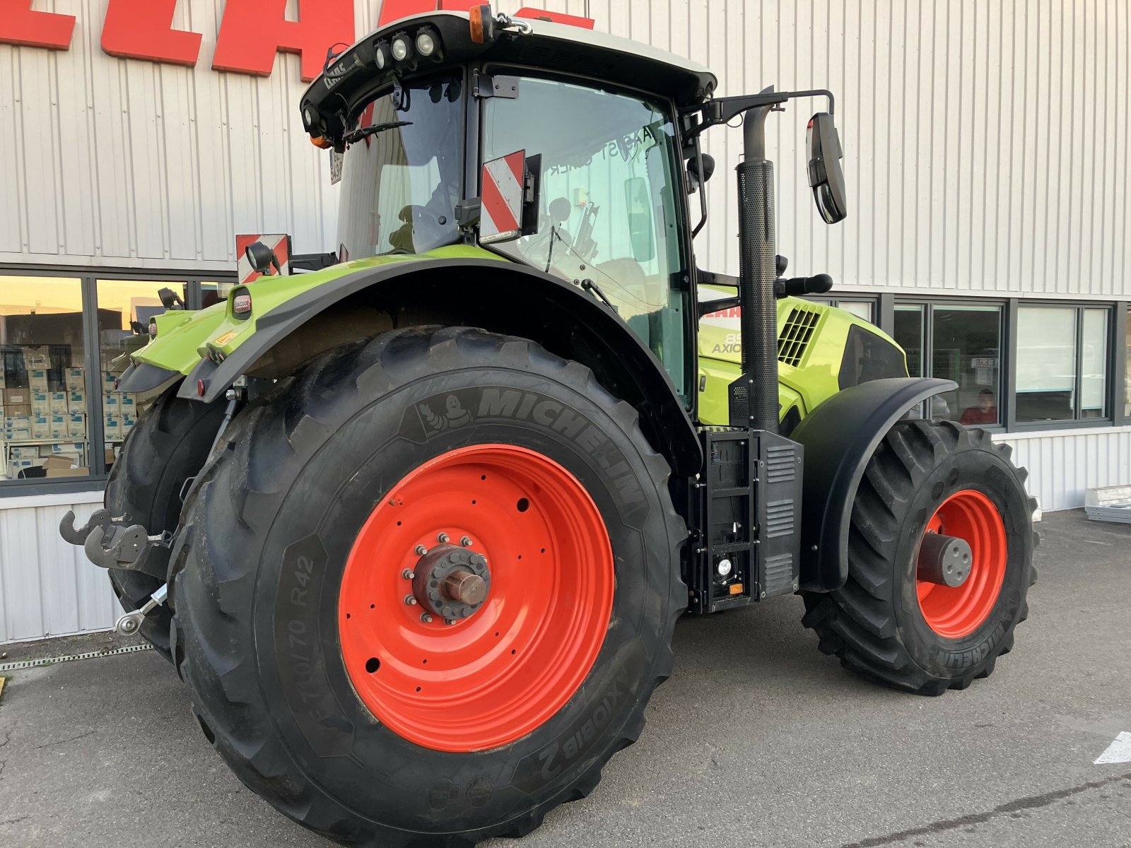 Traktor του τύπου CLAAS AXION 850 CMATIC, Gebrauchtmaschine σε BLENDECQUES (Φωτογραφία 8)