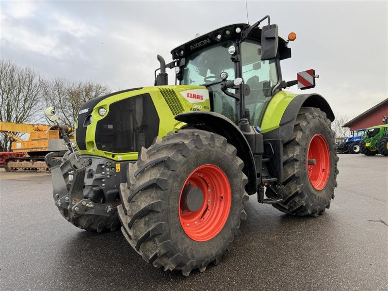 Traktor des Typs CLAAS AXION 850 KUN 570 TIMER OG MED AUTOSTYRING!, Gebrauchtmaschine in Nørager (Bild 1)