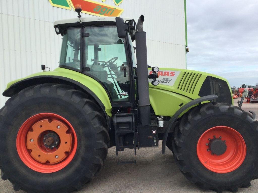 Traktor des Typs CLAAS AXION 850, Gebrauchtmaschine in LISIEUX (Bild 4)