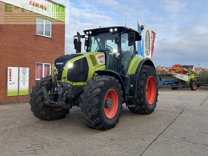 Traktor от тип CLAAS AXION 850, Gebrauchtmaschine в SLEAFORD (Снимка 1)