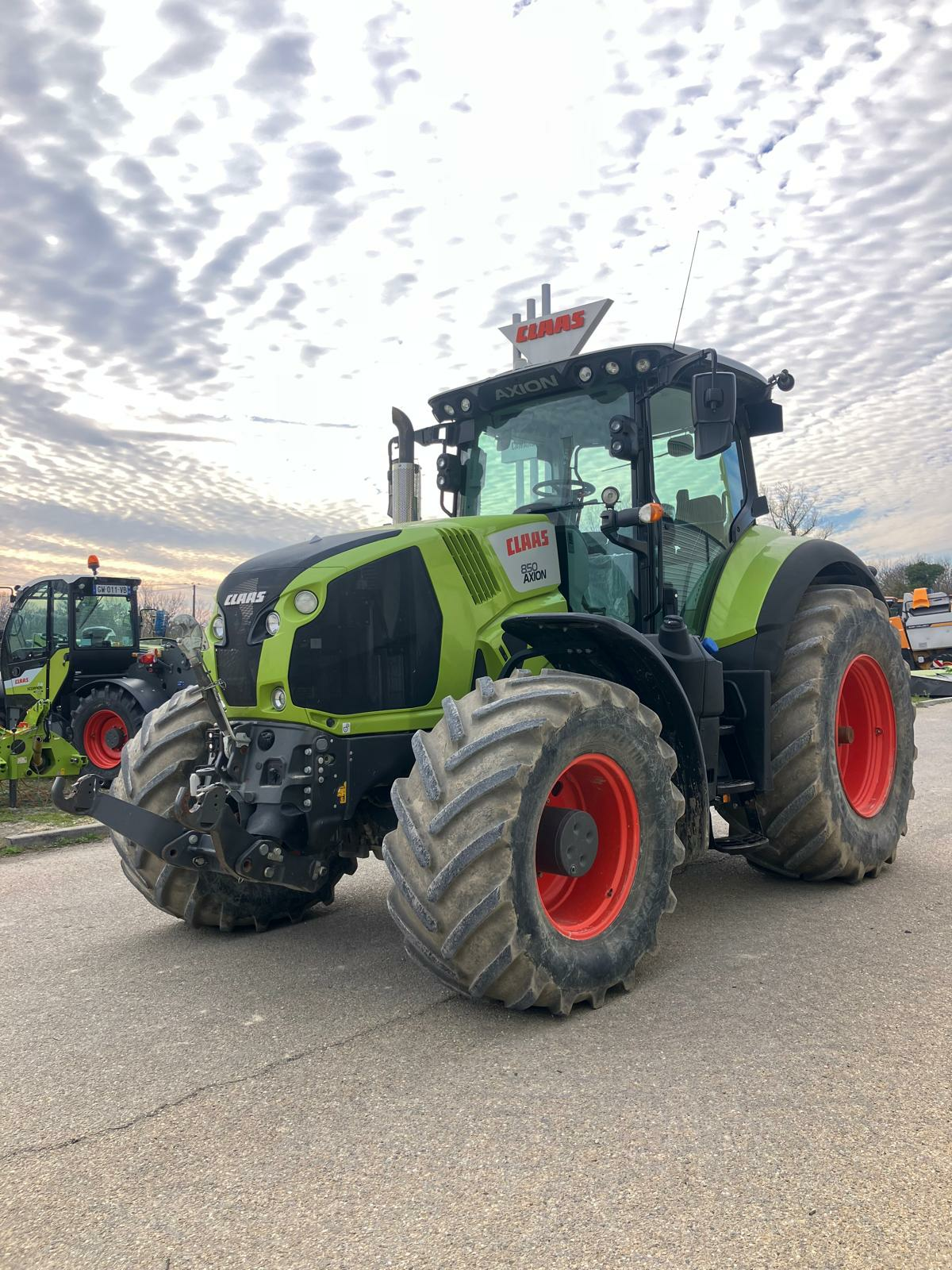 Traktor typu CLAAS AXION 850, Gebrauchtmaschine v SAINT ANDIOL (Obrázek 1)