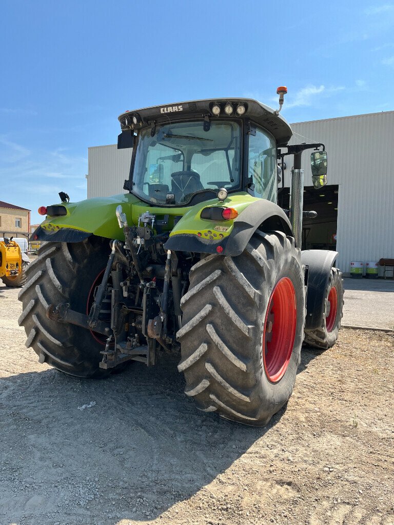 Traktor typu CLAAS AXION 850, Gebrauchtmaschine w SAINT ANDIOL (Zdjęcie 4)