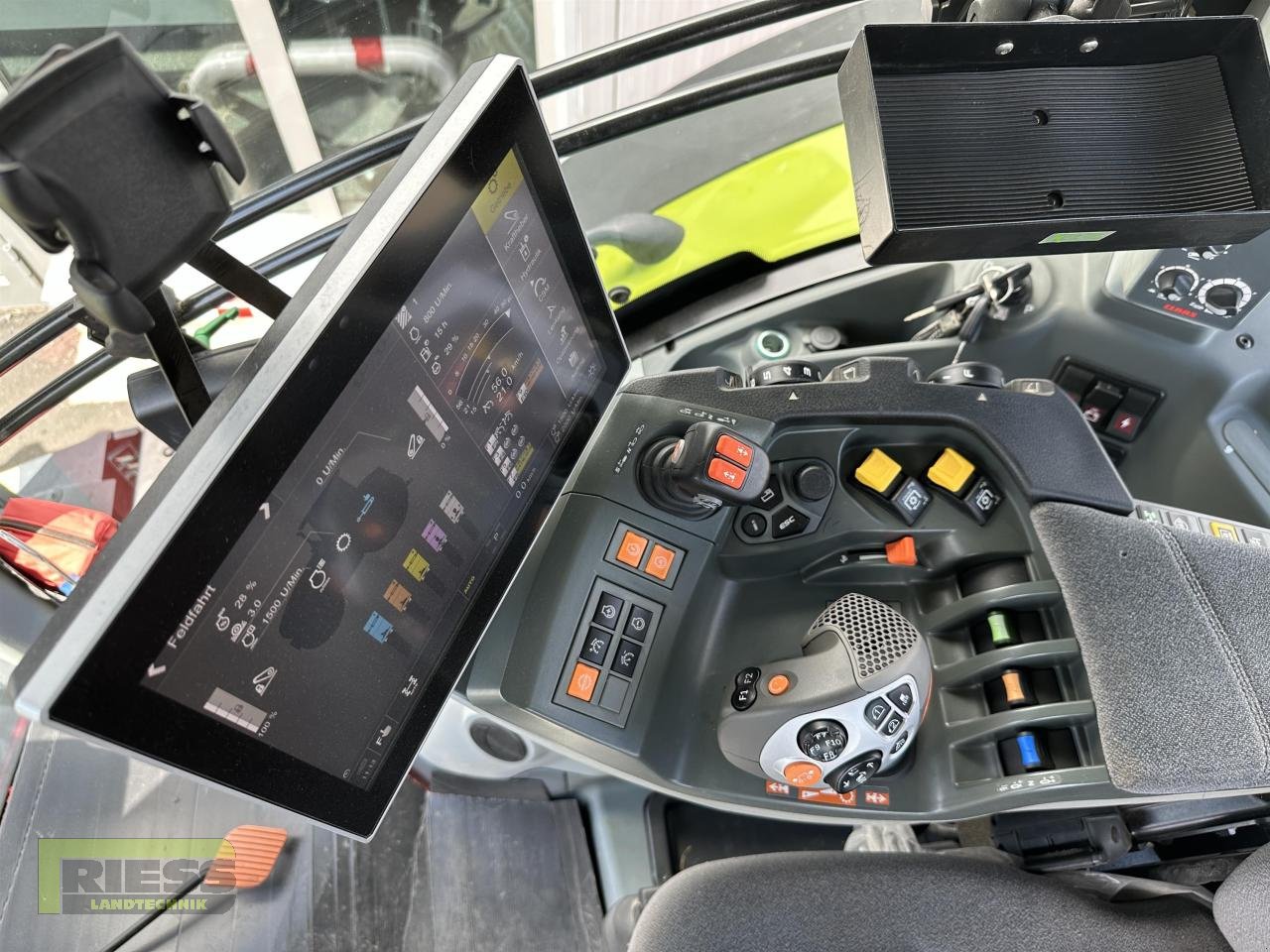 Traktor del tipo CLAAS AXION 870 CEBIS Cmatic, Gebrauchtmaschine en Homberg (Ohm) - Maulbach (Imagen 5)