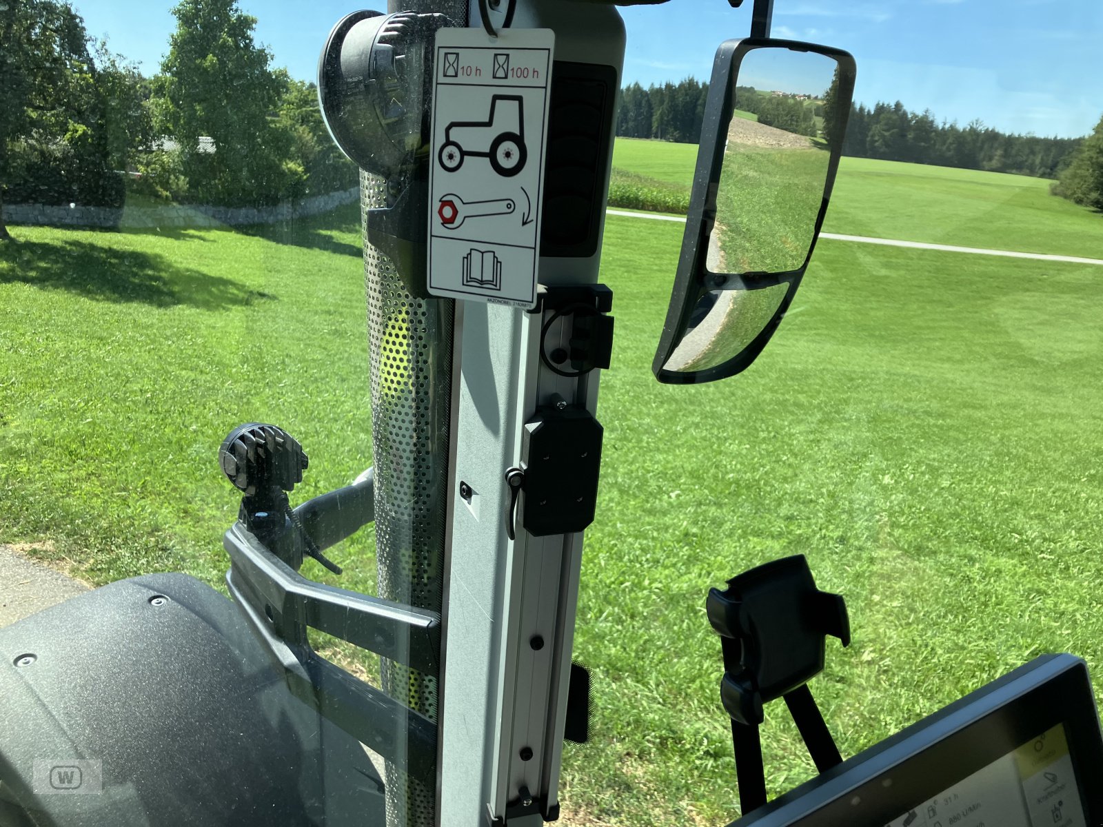 Traktor of the type CLAAS Axion 870 CMATIC  CEBIS, Neumaschine in Zell an der Pram (Picture 31)