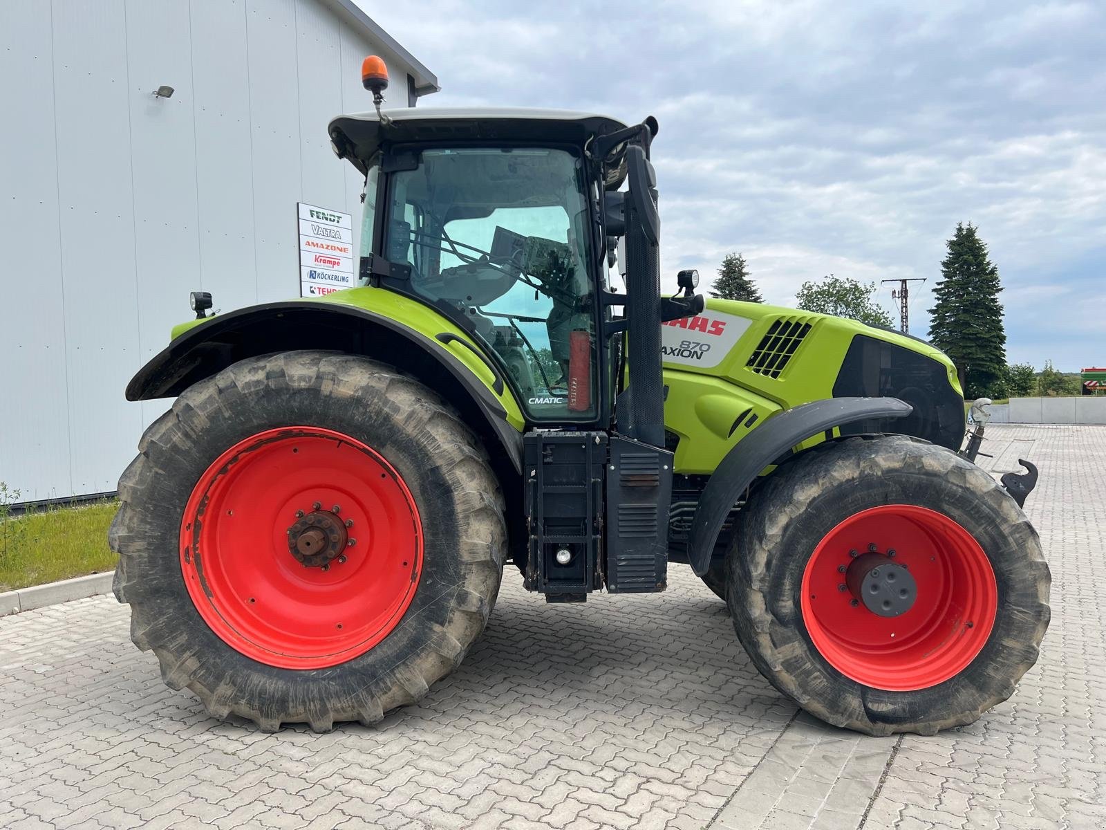 Traktor des Typs CLAAS Axion 870 CMatic, Gebrauchtmaschine in Richtenberg (Bild 3)