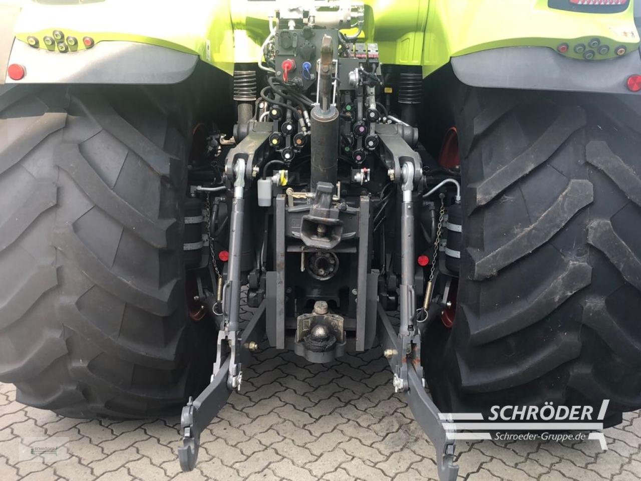 Traktor от тип CLAAS AXION 870 CMATIC, Gebrauchtmaschine в Wildeshausen (Снимка 7)