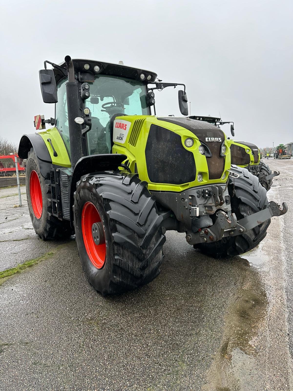 Traktor от тип CLAAS Axion 870, Gebrauchtmaschine в Süderlügum (Снимка 1)